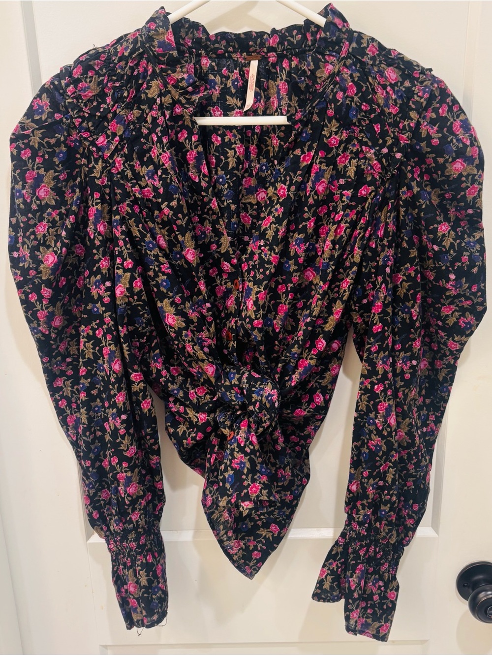 Free People Floral Black Puff Sleeve Blouse - Pink Rose Print. Size XS